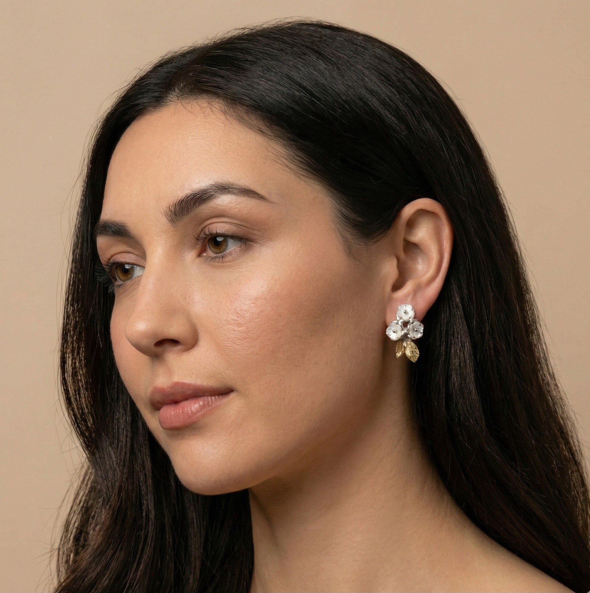 Flowery Collection, 3 Mothers Of Pearls Small Flowers With Silver Leaves Earrings
