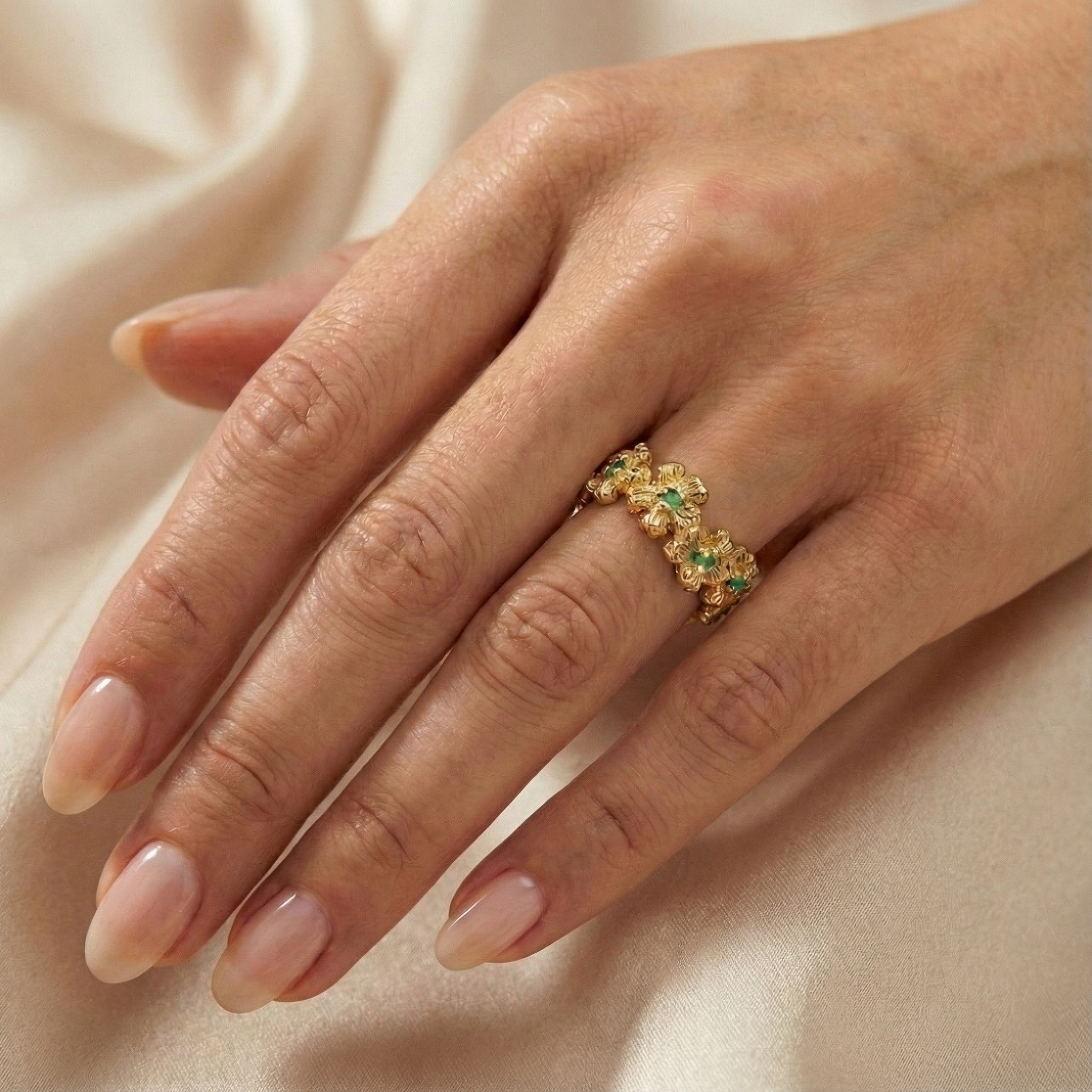 Flowery Collection, Engraved Flowers, With Emerald Stones, Adjustable Band Ring