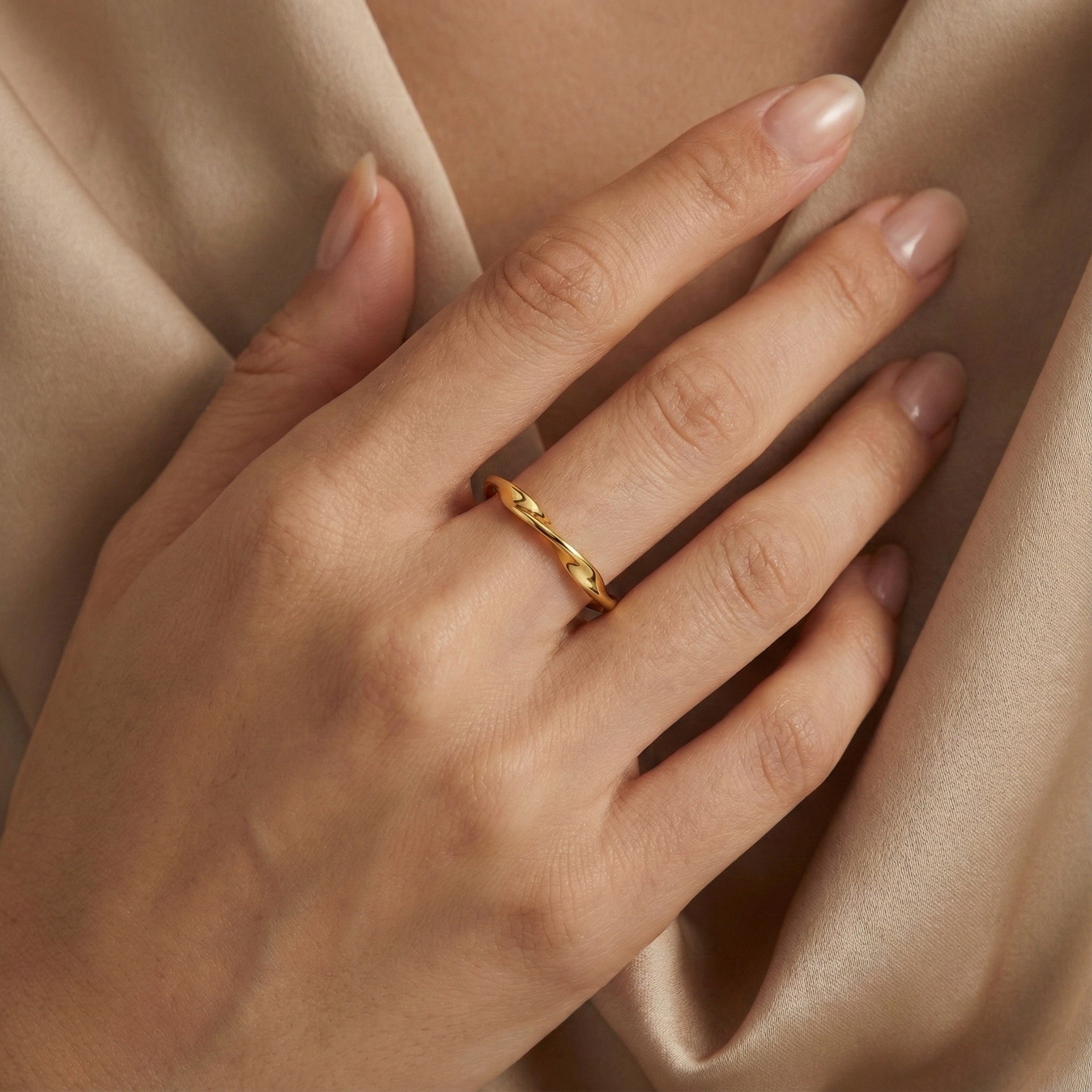 Enchanting Lady Collection, Thin Twisted Band Wire Ring