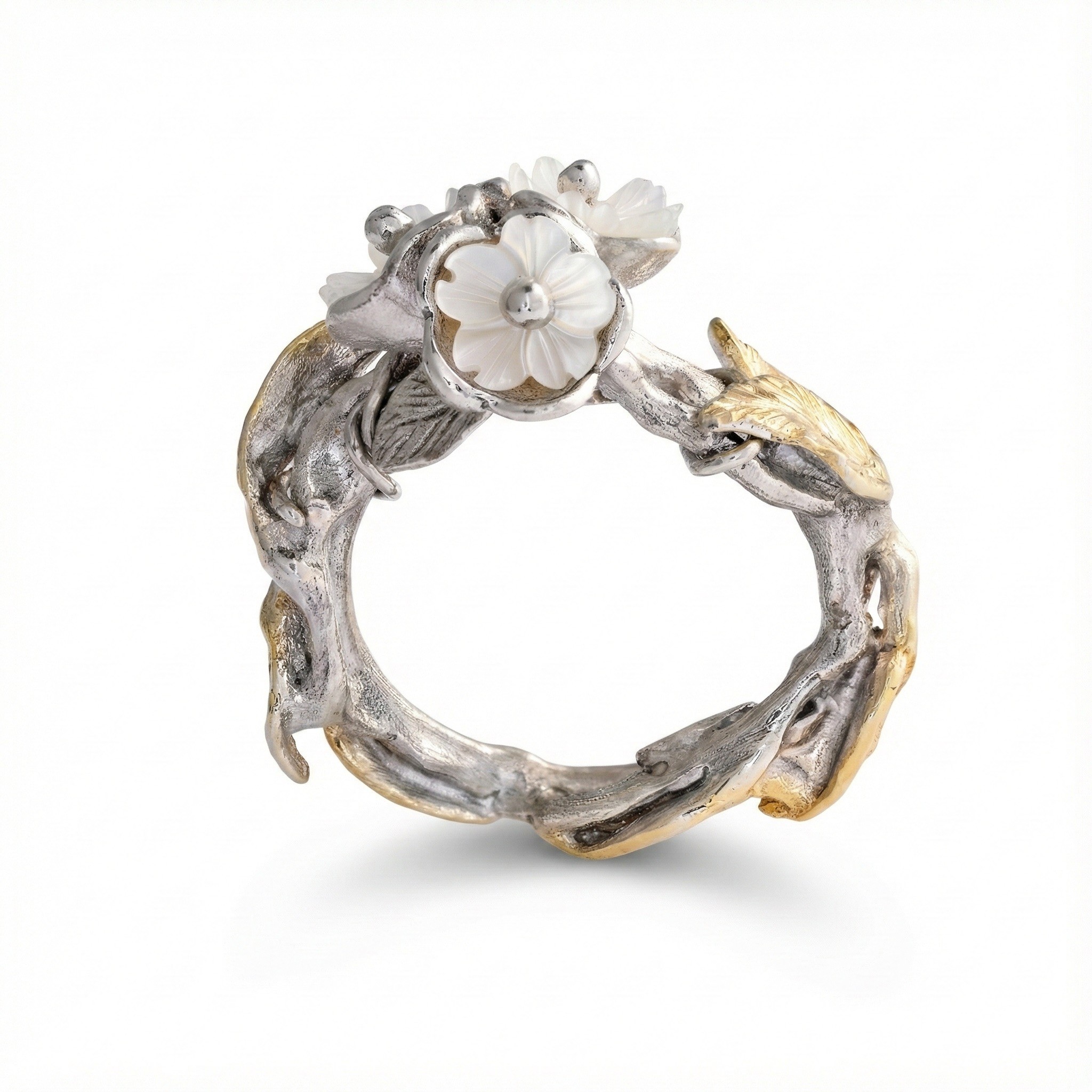 Flowery Collection, 3 Mothers Of Pearls Small Flowers With Silver Leaves Ring