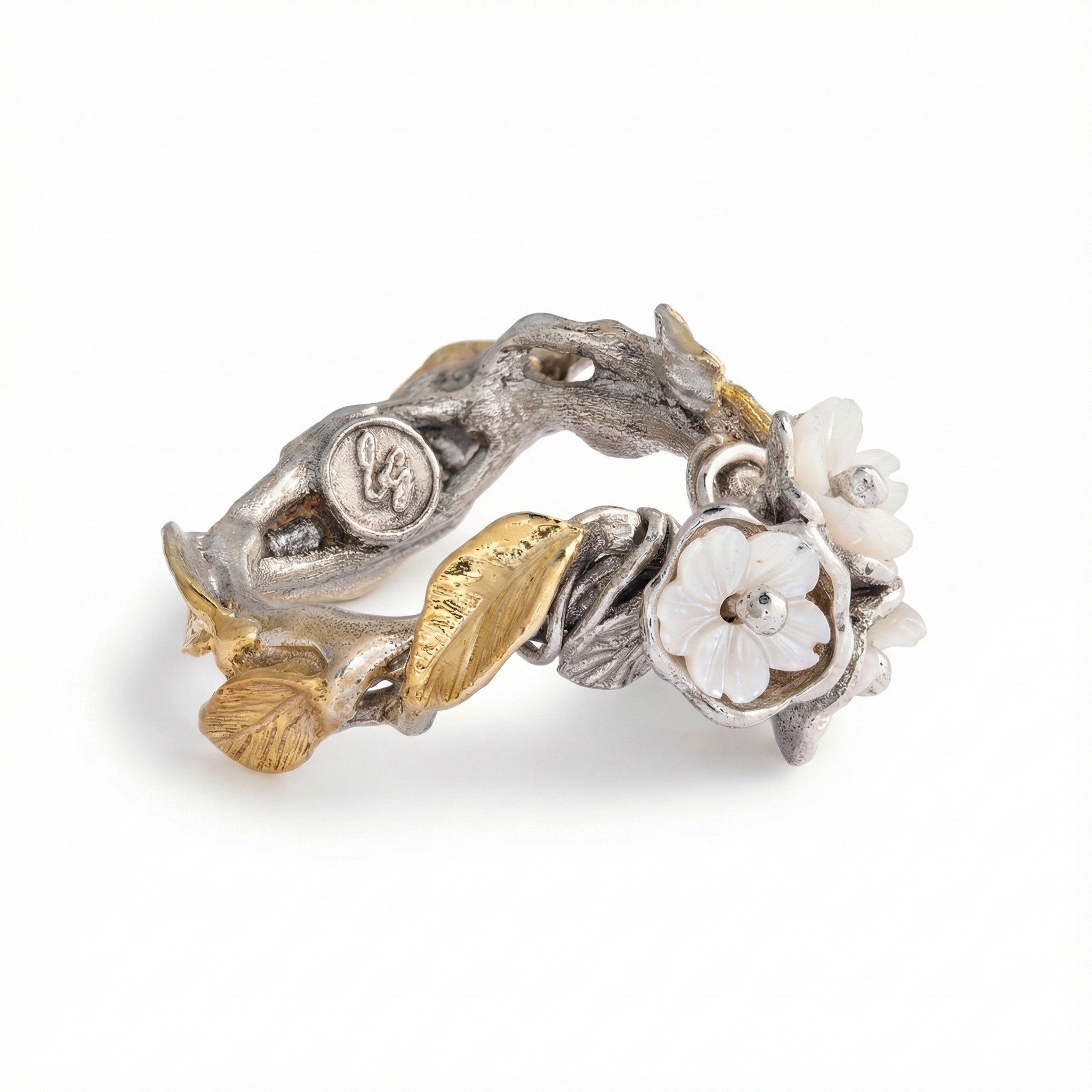Flowery Collection, 3 Mothers Of Pearls Small Flowers With Silver Leaves Ring